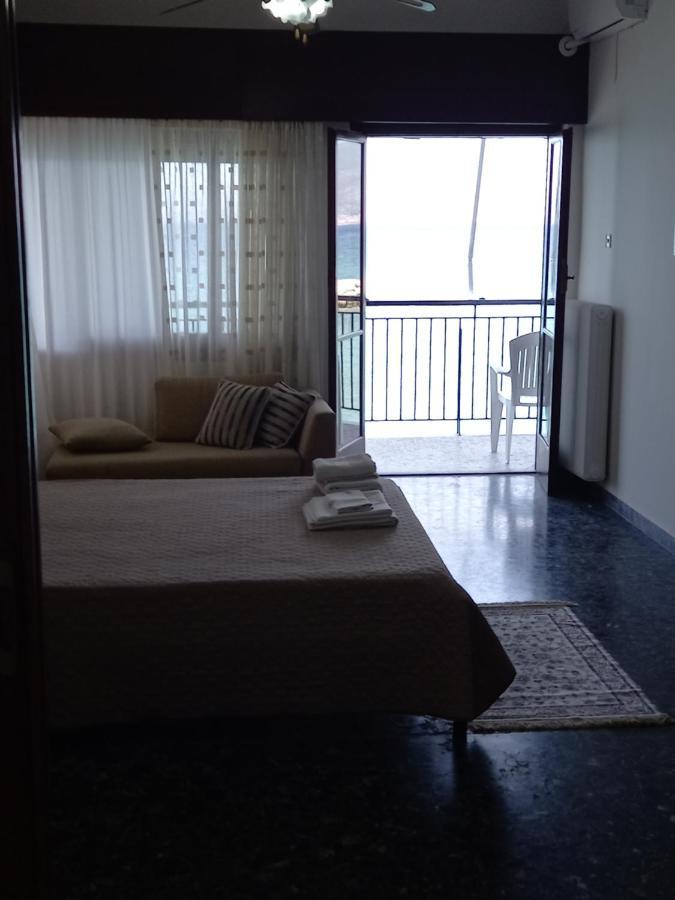 Ekie Apartment With Sea View Каламата Екстер'єр фото